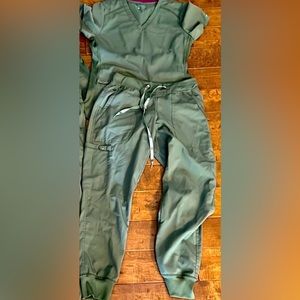 Medcouture green scrub set